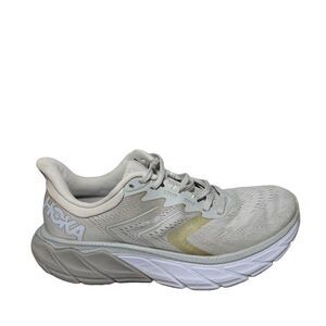 HOKA Women's Arahi 5 Neutral Running Shoe in Light Gray size 9B